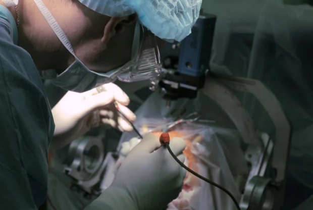 Врачи клиники Мешалкина удалили пациенту часть мозга