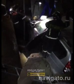 В Ленинском районе Лада Приора упала в яму, погибли два пассажира