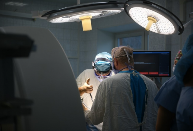 Хирурги из клиники Мешалкина спасли пациента с аневризмой аорты