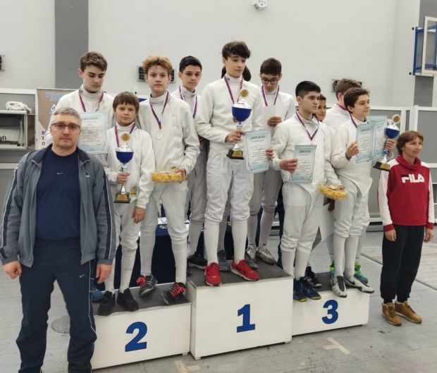 Фехтовальщики клуба «Виктория» соревновались в Омске и Казани