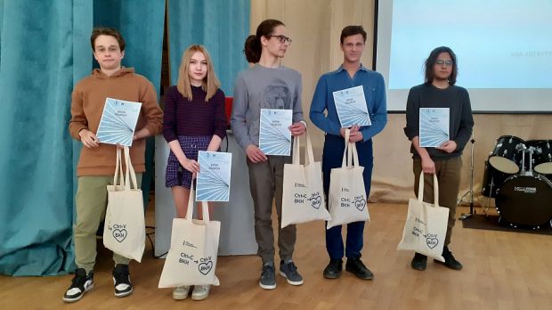 5 школьников победили на первом хакатоне ВКИ НГУ