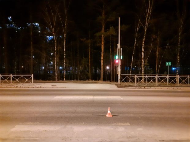 На Шлюзе на пешеходном переходе сбили девушку