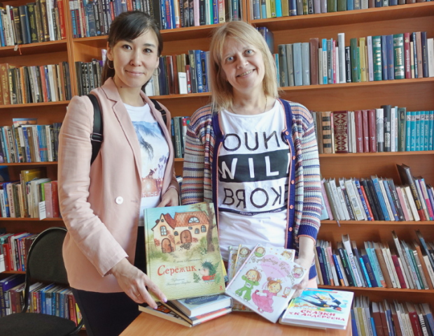 Более 50 книг подарила Новосибирcкая ГЭС библиотеке Советского района