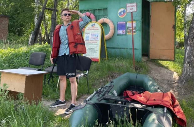 Подросток, спасший тонущего ребенка на пляже «Звезда», стал спасателем