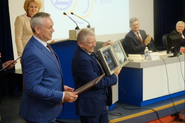 СО РАН принимает поздравления в честь своего 65-летия