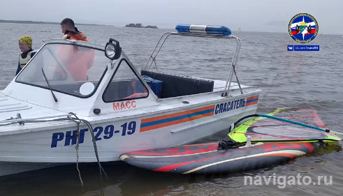 Спасатели пришли на помощь отдыхающей на Обском водохранилище