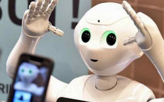 Робот Николай вышел на новый уровень общения с горожанами