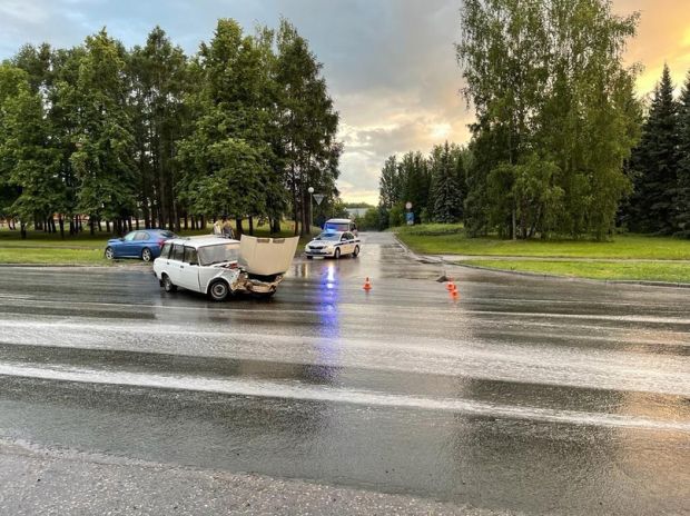 86-летний водитель на Жигулях въехал во встречный BMW