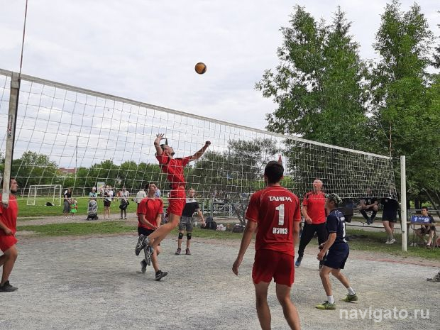 10 футбольных команд участвуют в спортивных соревнованиях на стадионе НЭМЗ «Тайра»