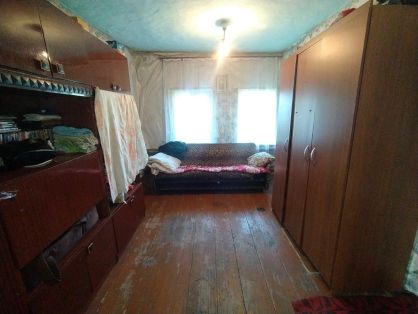 Женщина, убившая сына броском на диван, находится под следствием