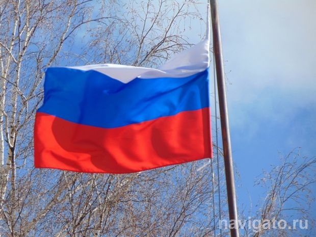 С сентября в школах каждую неделю будут поднимать флаг России