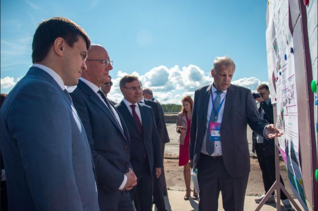 Гости из Москвы побывали на стройплощадке СКИФа