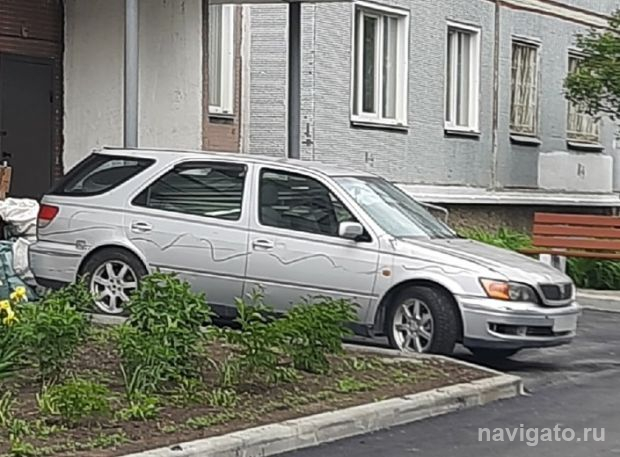 Мужчину придавил упавший во время ремонта автомобиль