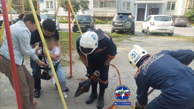 Спасатели помогли девочке в микрорайоне Щ