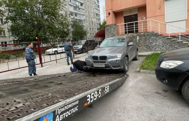 Новосибирец оплатил долги, чтобы не лишиться любимой иномарки