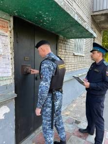 Во время рейда судебных приставов у пьяной сибирячки забрали ребенка