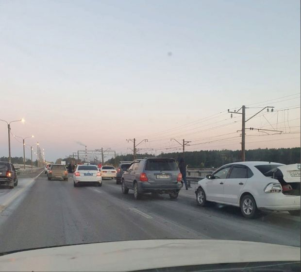 В ДТП на Бердском мосту пострадали 10 автомобилей