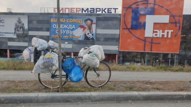 Велосипед с мусорными пакетами убрали с Бердского шоссе