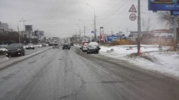 Четыре женщины пострадали в Субару, въехавшем в столб
