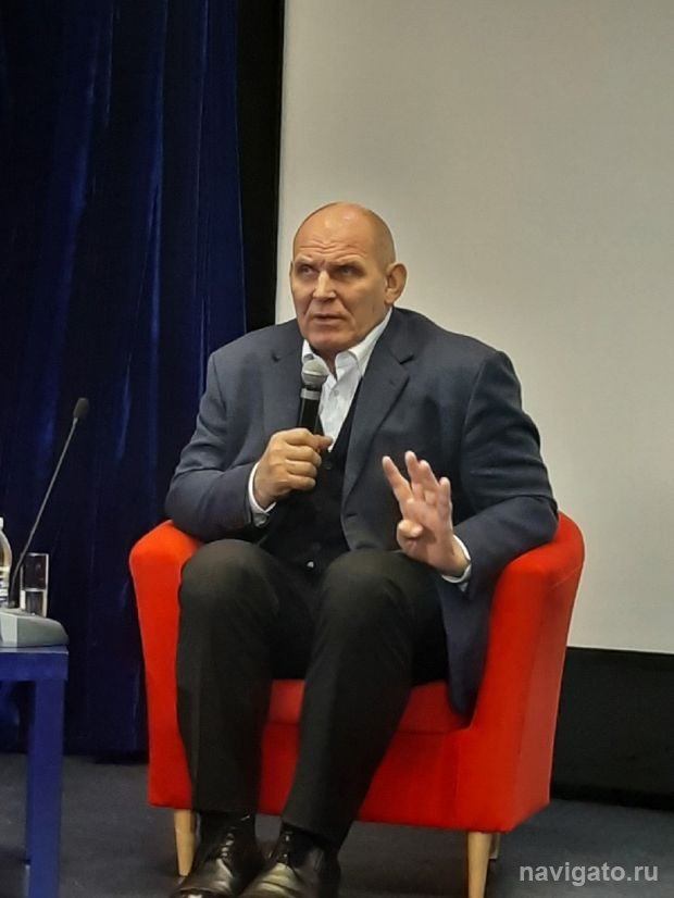 Сенатор Александр Карелин стал гостем Новосибирского Дома ученых