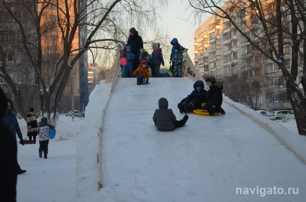 Ледовых горок во дворах Новосибирска в этом году не будет