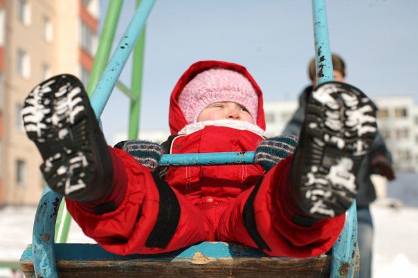 Около 28 тысяч родителей получили выплату на первого ребенка