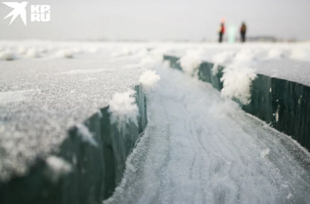 Новосибирцы прокатились на коньках по льду водохранилища