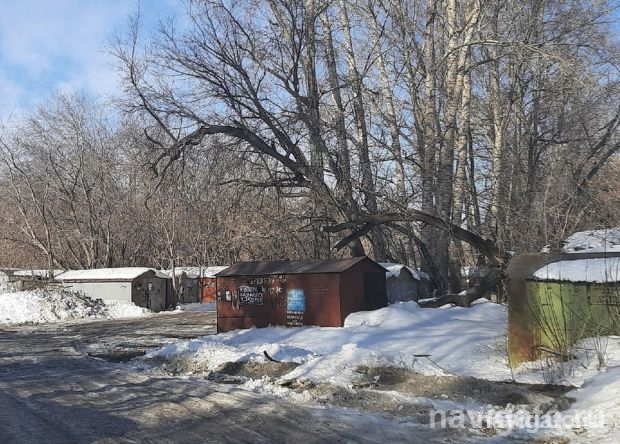 В Советском районе демонтируют металлический гараж