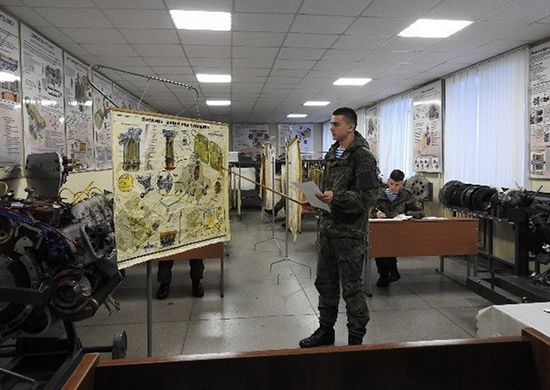 Курсанты НВВКУ сдали учебную сессию и ушли на каникулы