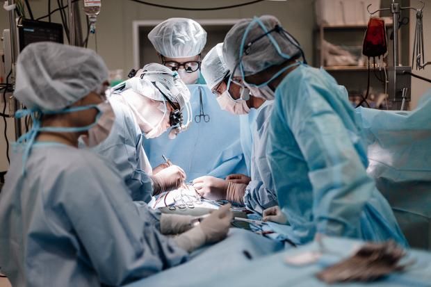 Кардиохирурги клиники Мешалкина спасли девочку с редким врожденным пороком