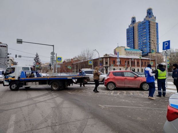 Куда обращаться, чтобы забрать автомобиль со спецстоянки