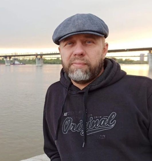 Таксист из Новосибирска спас пожилую женщину от мошенников