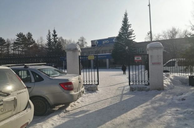 Пожилая женщина гипнотизирует студенток и обворовывает их около НГПУ