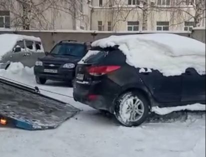 Мужчина пытался спрятать любимую иномарку от судебного пристава