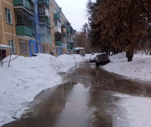 На улице Золотодолинской проводятся работы на водоводе