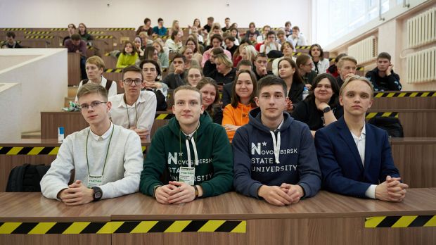 В НГУ прошел Всероссийский химический турнир школьников