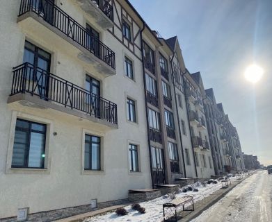 Следователи начали проверку после падения куска наледи на подростка