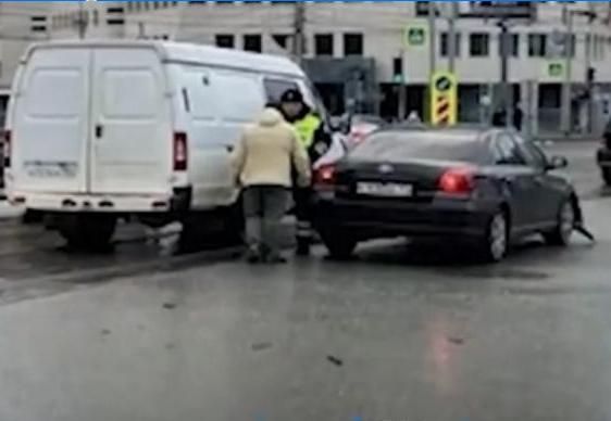 Водитель, сбивший женщину на улице Серебренниковской, заключен под стражу