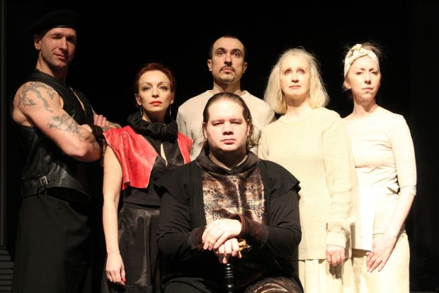 Премьеру спектакля о конфликте человечности и власти покажет театр «Струна»