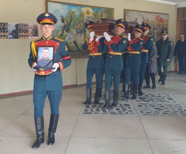 В Академгородке простились с гвардии капитаном Дмитрием Ермолаевым
