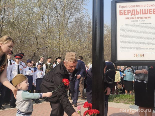 В Советском районе проходят митинги и возложения цветов в память о Героях