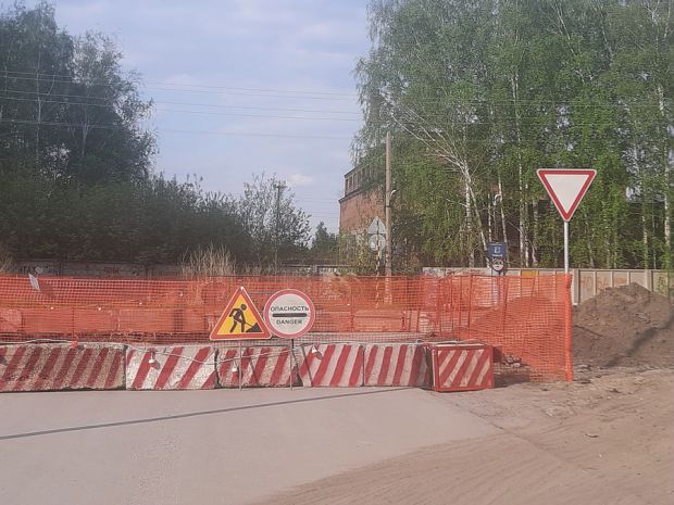 В микрорайоне ОбьГЭС перекрыли проезд по улице Варшавской