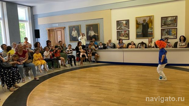 Яркий мир особенных ребятишек на выставке в Доме ученых