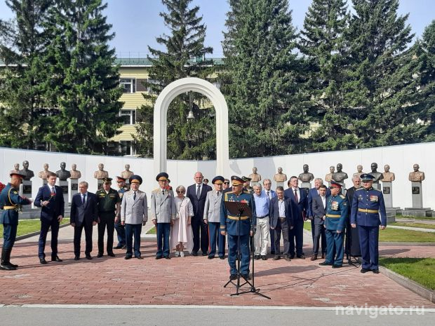 В Академгородке отметили 56-летие НВВКУ