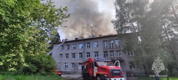 В Советском районе загорелось здание ЦКБ