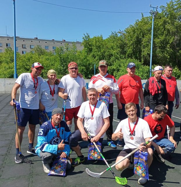 Соревнования по флорболу прошли в микрорайоне ОбьГЭС