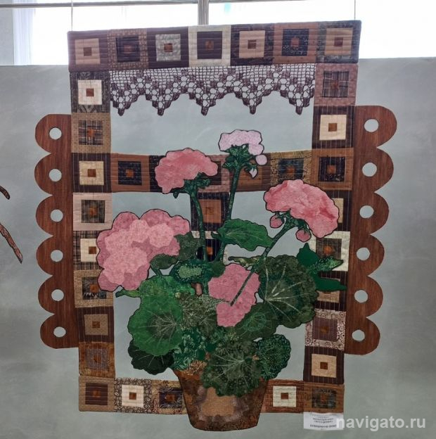 Лоскутные картины программиста из Санкт-Петербурга привезли в Академгородок