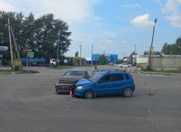 В столкновении двух иномарок на Шлюзе пострадала женщина
