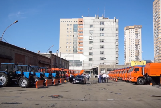 Новая техника для уборки дорог поступила в Новосибирск