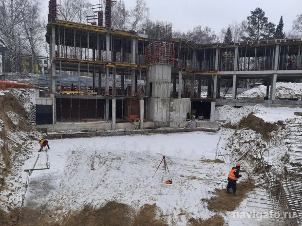 Мэр Анатолий Локоть побывал на стройплощадке музыкальной школы № 10